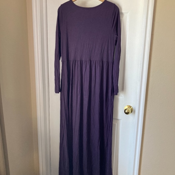 Full Length Purple Long Sleeve w/ POCKETS! Medium - Picture 5 of 5